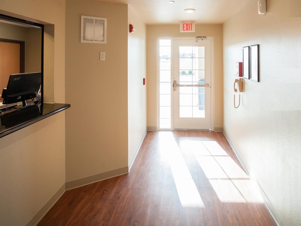 Woodspring Suites Topeka Exteriér fotografie