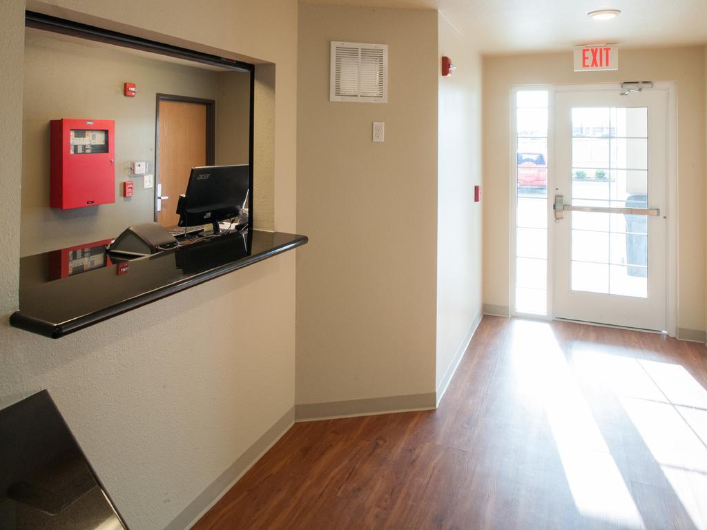 Woodspring Suites Topeka Exteriér fotografie
