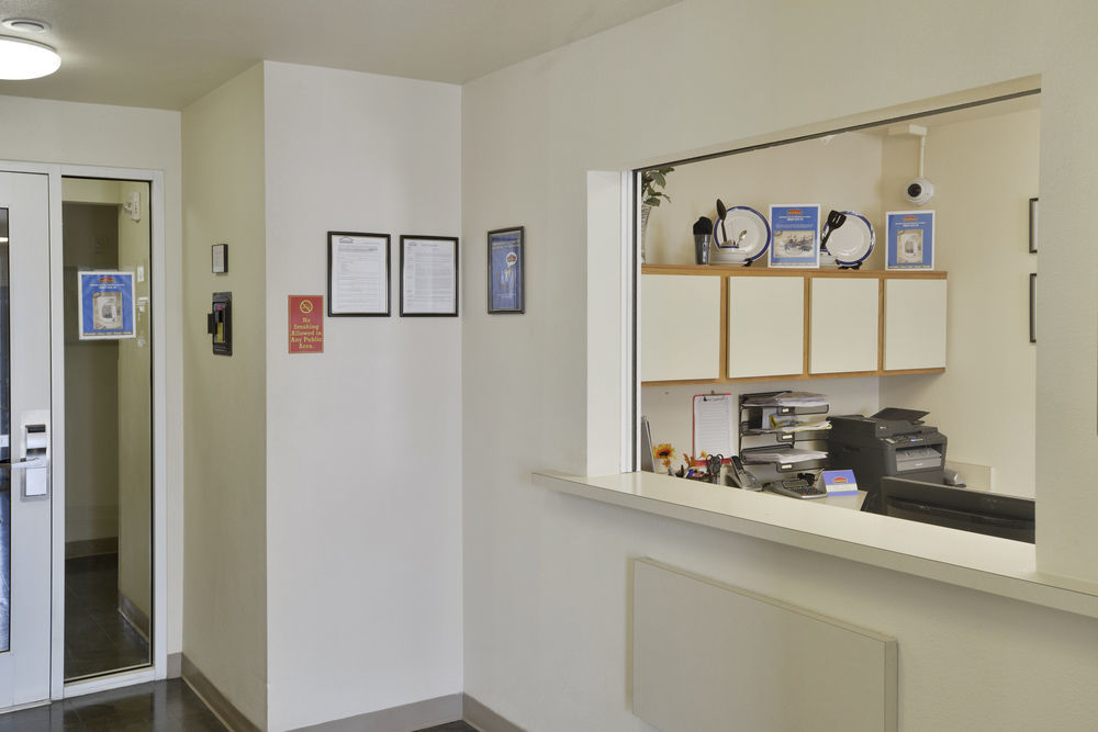 Woodspring Suites Topeka Exteriér fotografie