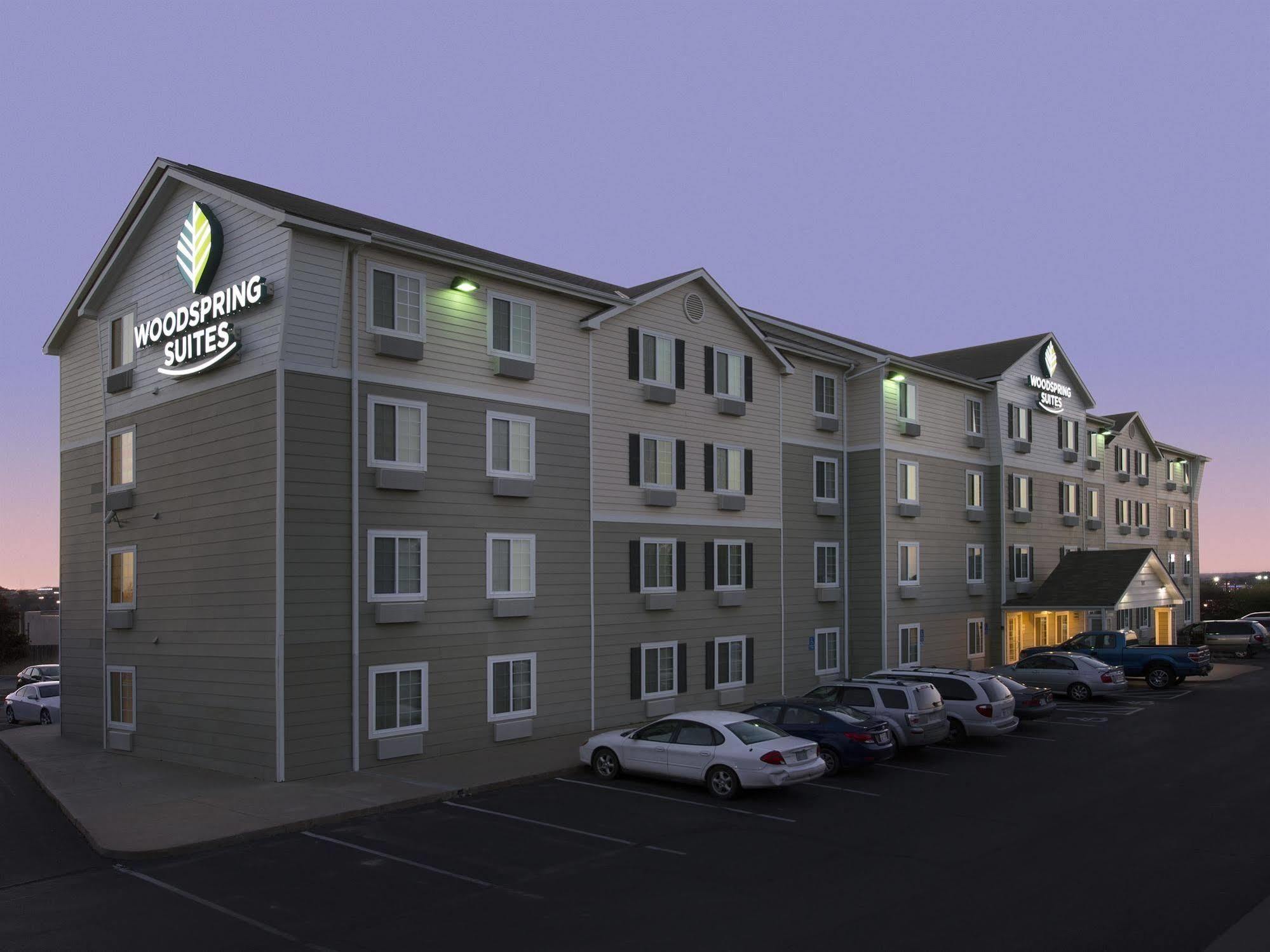 Woodspring Suites Topeka Exteriér fotografie
