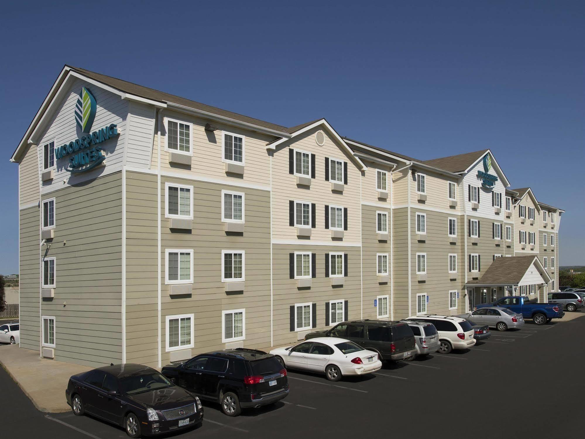 Woodspring Suites Topeka Exteriér fotografie