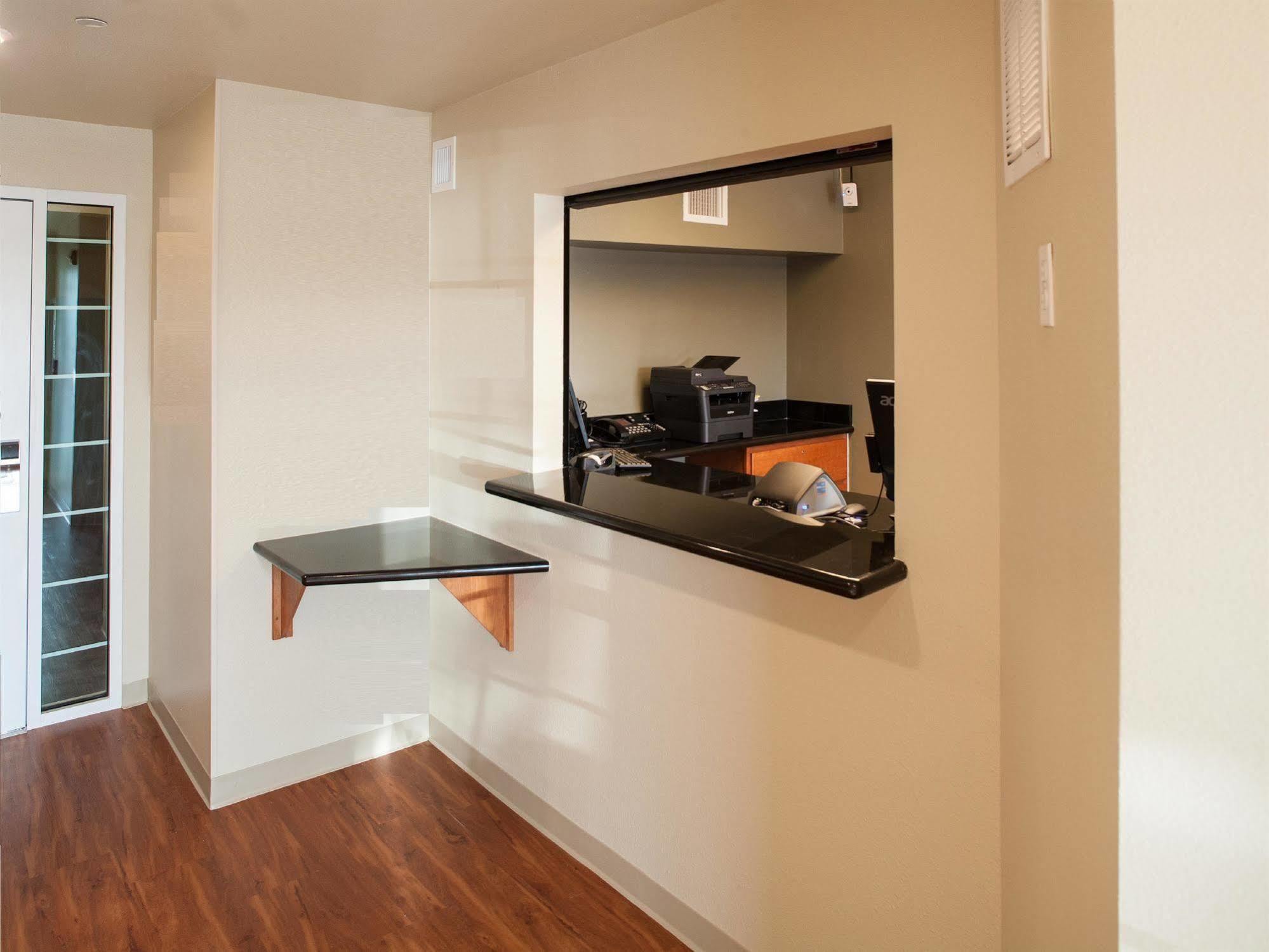 Woodspring Suites Topeka Exteriér fotografie