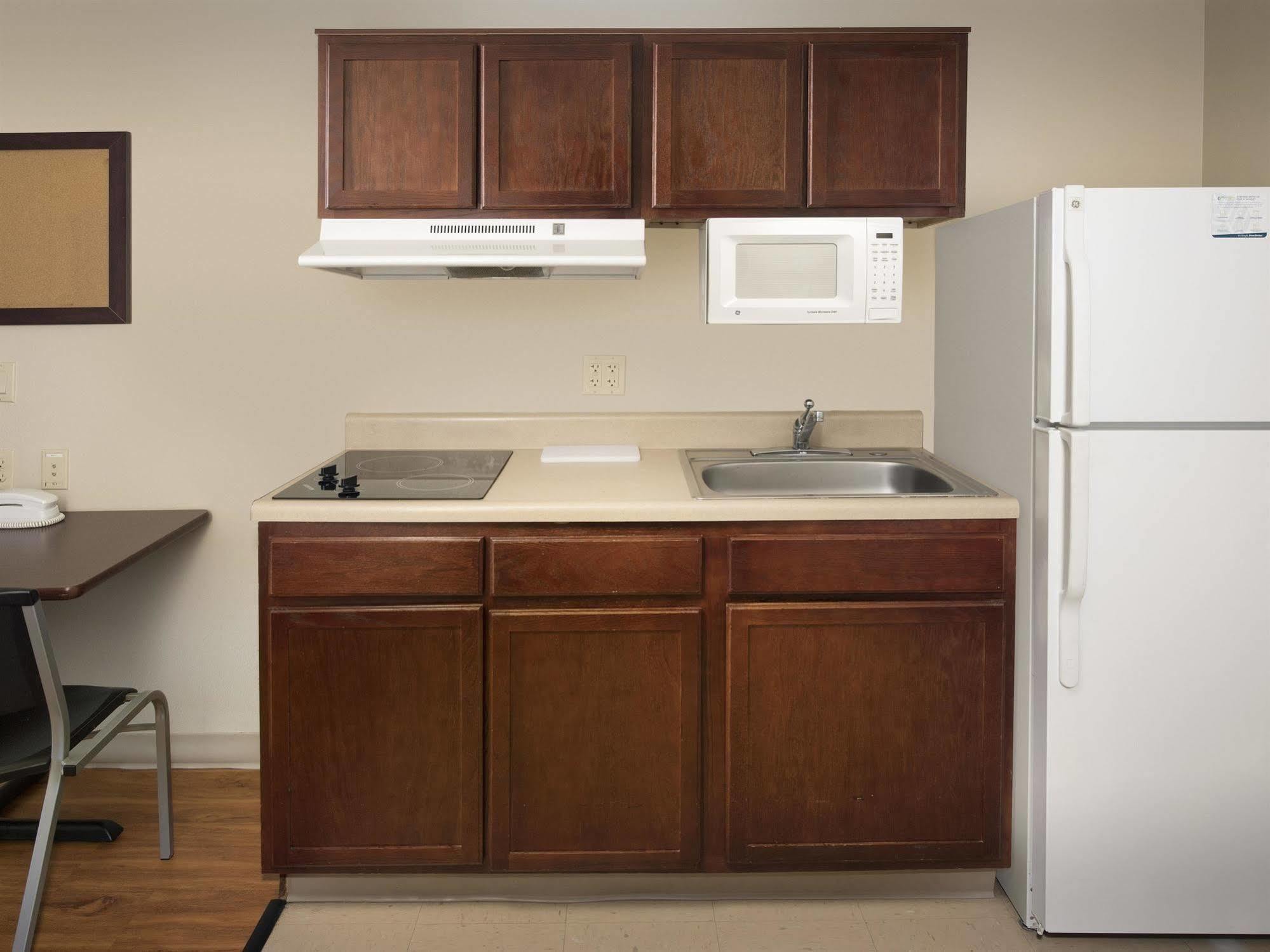 Woodspring Suites Topeka Exteriér fotografie